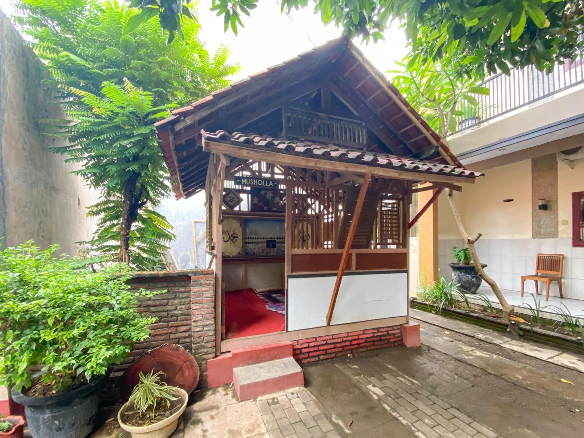 Surya Guest House Urbanview 庞越 外观 照片